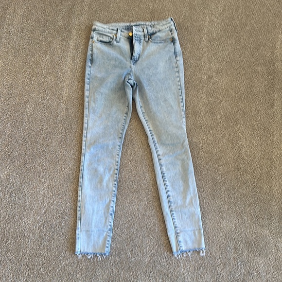 Universal Thread Light Wash High Waisted Jeans - Picture 4 of 4